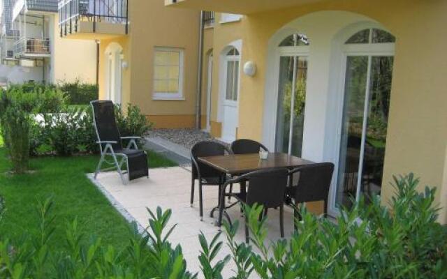 Kurparkresidenz Baabe - Ferienwohnung Meeresgarten mit Terrasse