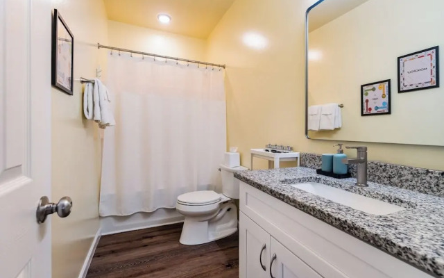 Family-friendly 3BR w/ Hot Tub & Games