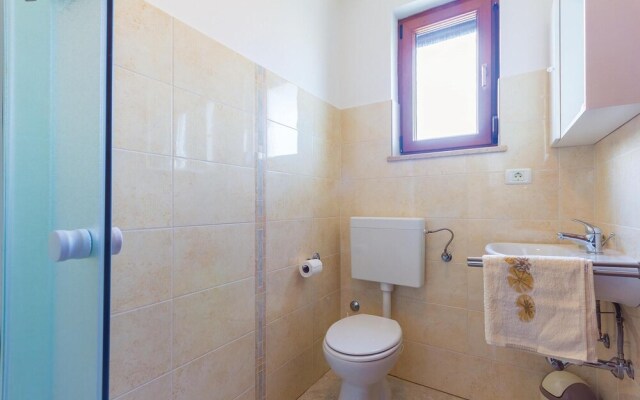 Amazing Home in Liznjan With Wifi and 3 Bedrooms