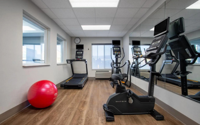 Holiday Inn Express Hotel & Suites Clinton by IHG