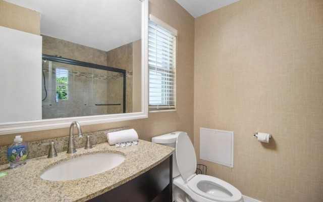 Tampa Bay- Large Pool home- Private Heated Pool!