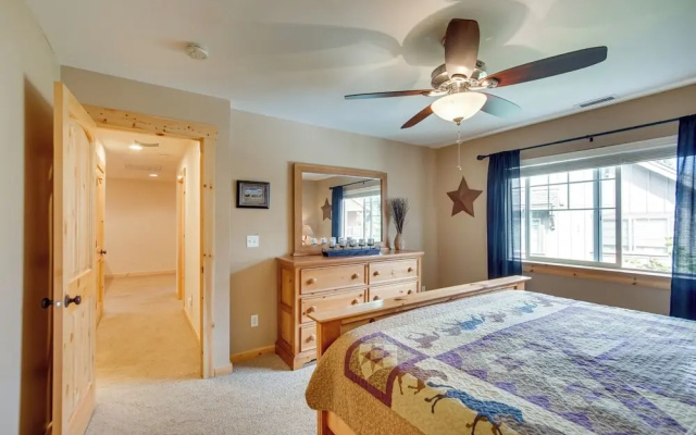 Cozy Ronald Retreat w/ Community Amenities!