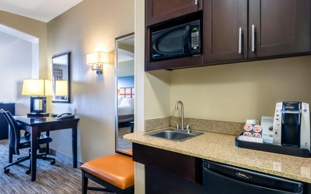 Holiday Inn Express Hotel & Suites DALLAS WEST, an IHG Hotel