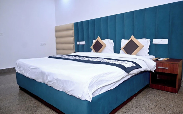 Hotel Golden By Admire Stay