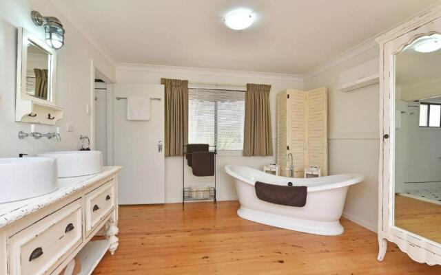 Olive Grove Villa 3 - Suite with large Bath