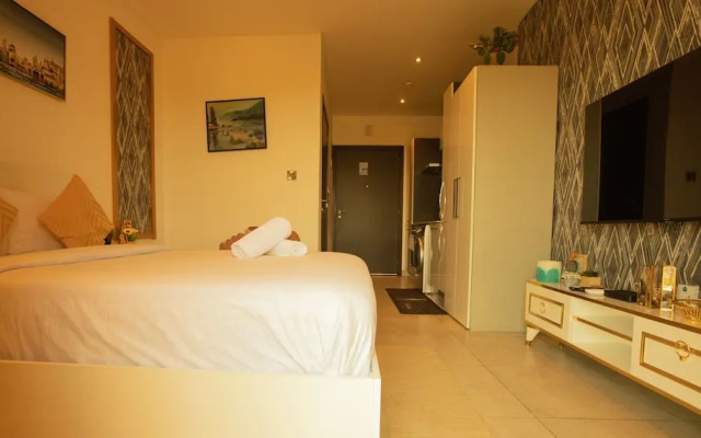 Signature Luxury Suites by Cozy