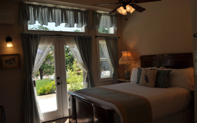 The River Belle Inn