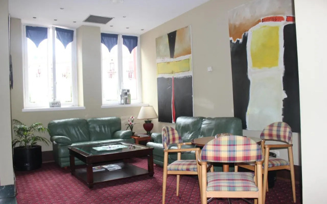 Hotel Mondragon