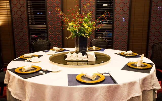Isquare Hotel