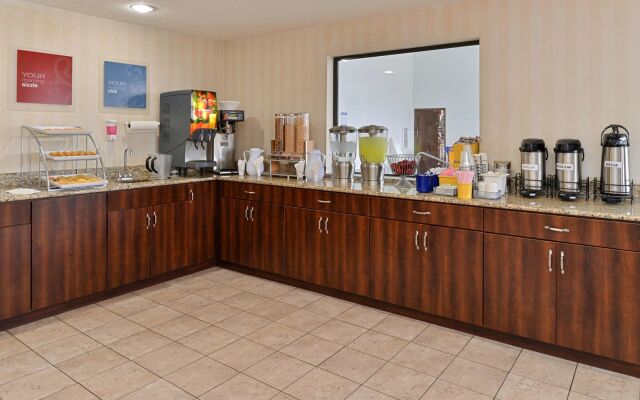 SYLO Hotel Denver Airport, a Ramada by Wyndham