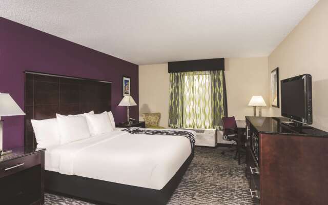 La Quinta Inn & Suites by Wyndham Louisville East