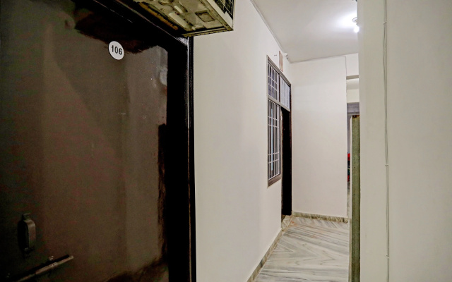 Goroomgo Raj hotel vip Noida