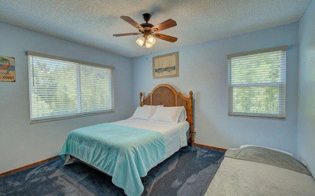 Spacious 4 3 Retreat- Heated Pool-playroom