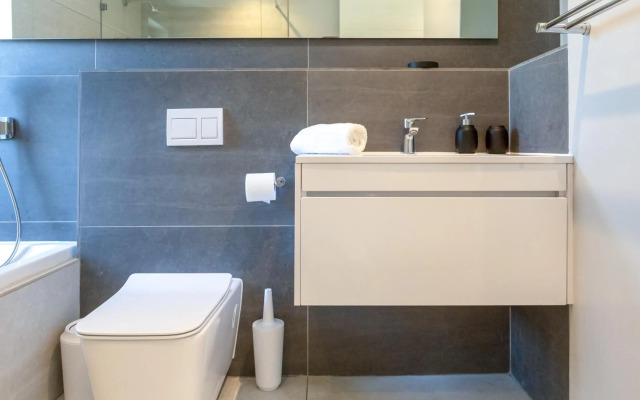 Trendy 2 bedroom apartment in Greenpoint, Cape Town.