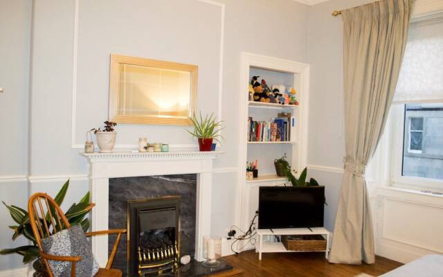 Spacious 1 Bedroom Flat Near Haymarket