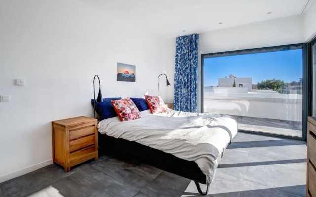 Casa Blanca Magnificent 4 Bedroom Villa With MOD