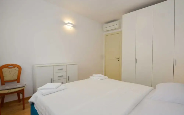 Family Friendly Spacious Apartment With Garden and Terrace
