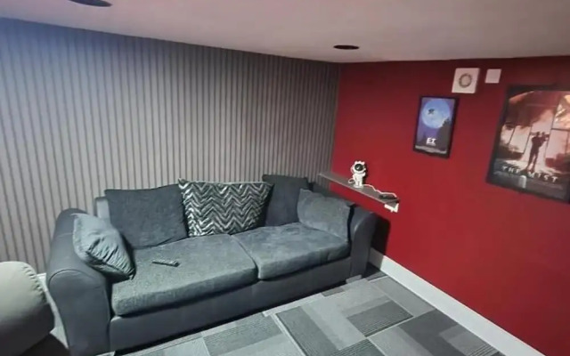 High Street Apartment Getaway in Inverurie