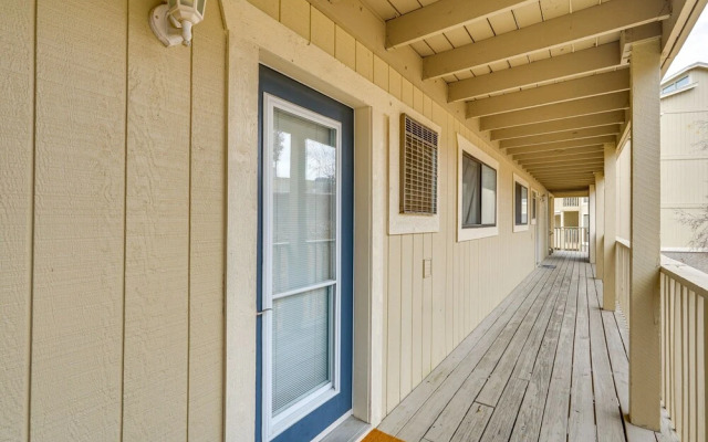 Lakefront Condo w/ Balcony in Osage Beach!