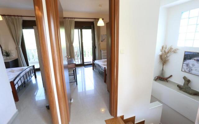 Villa Argo 2 - Beachfront, Big gardens, Location!