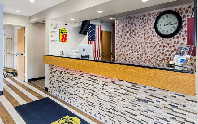 Super 8 by Wyndham Pittsburgh/Monroeville