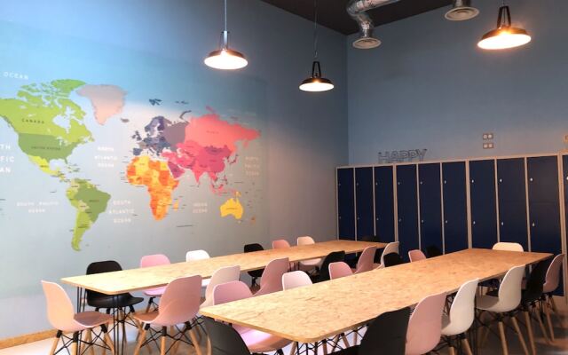 SHARE & Cheers ! Hostel