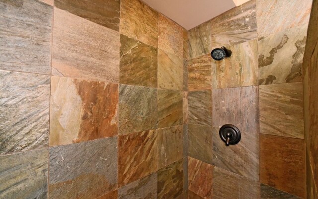 Aina Nalu Condo G204 - 2 Br Condo