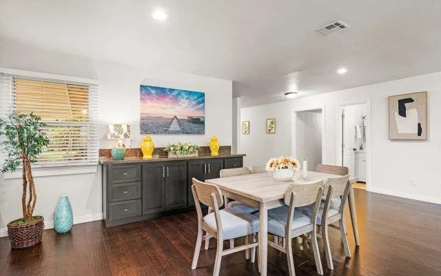 Spacious Retreat w Large Kitchen Outdoor Patio