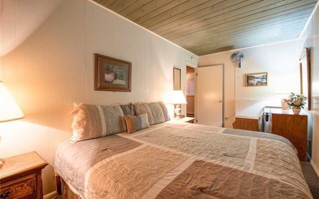 Echota 4 Bedroom Home with Hot Tub