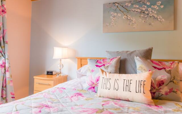 Skylark Lodge With Hot Tub Near Cupar, Fife