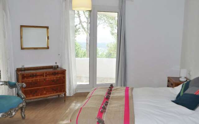 Stunning, Spacious Villa Within Walking Distance of the Charming Village of San Carlos