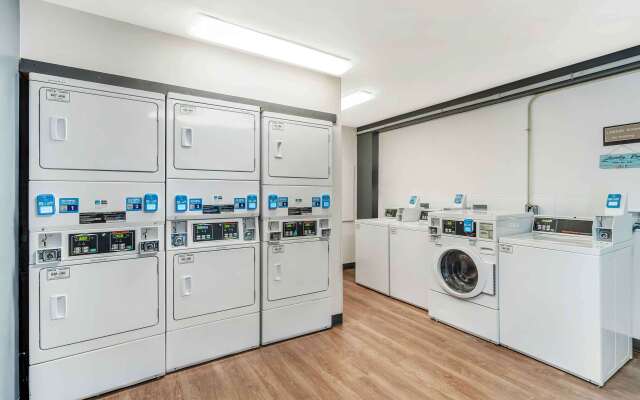 Extended Stay America Select Suites Chicago Naperville East