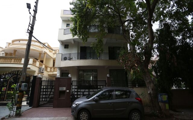 OYO 16410 Hotel Retreet