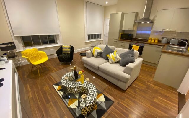 Luxury High Street Apartment