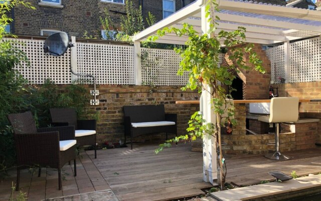 Stunning 3 Bedroom Garden Flat in Maida Vale