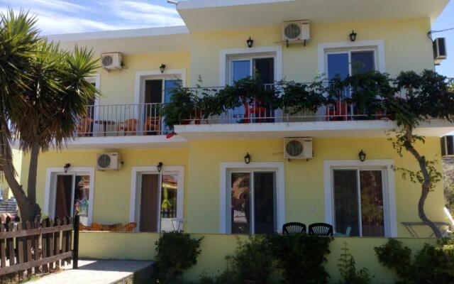 Amadeus Hawaii Studios And Apartments