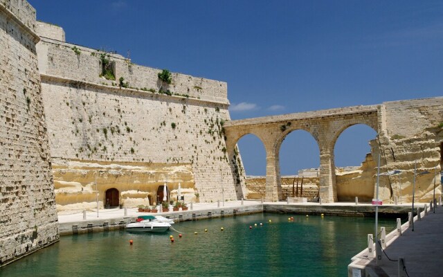 Traditional Maltese Townhouse Roof Terrace and Views