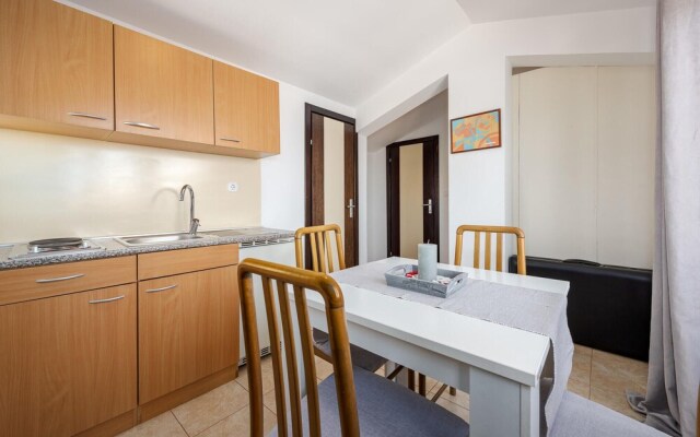 Stunning Home in Perci With Wifi and 5 Bedrooms