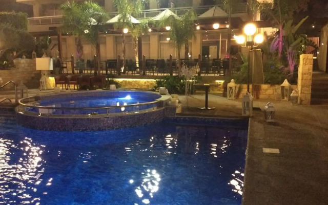The Caravel Hotel