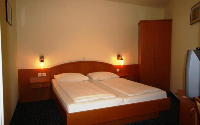 SUITE HOTEL 900m ZUR OPER
