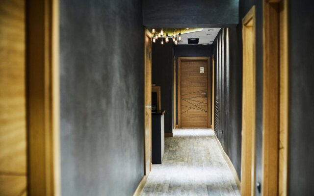 One Luxury Suites