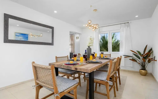 Spacious Renovated House Prvt Pool 5 min to Bch