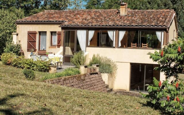 Spacious Holiday Home in Anglars-nozac With Swimming Pool