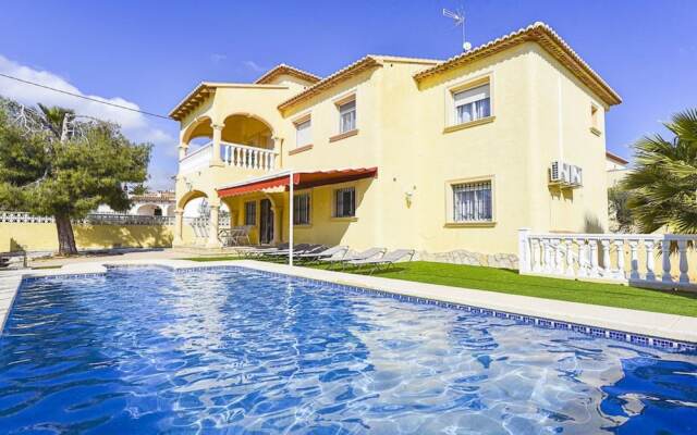Villa - 7 Bedrooms with Pool and WiFi - 106438