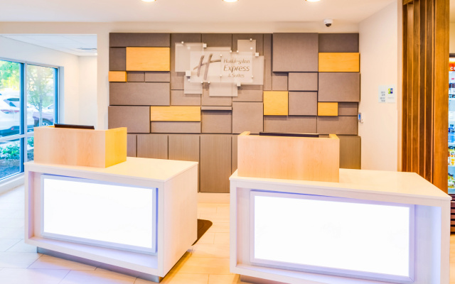 Holiday Inn Express & Suites Russellville by IHG