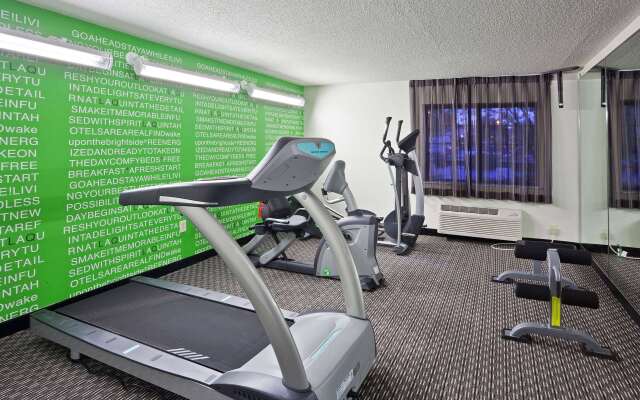 La Quinta Inn & Suites by Wyndham Cleveland Macedonia