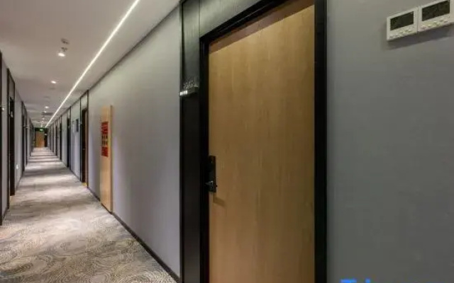 Super 8 Hotel (Beijing Fangzhuang Metro Station Oriental Hospital)