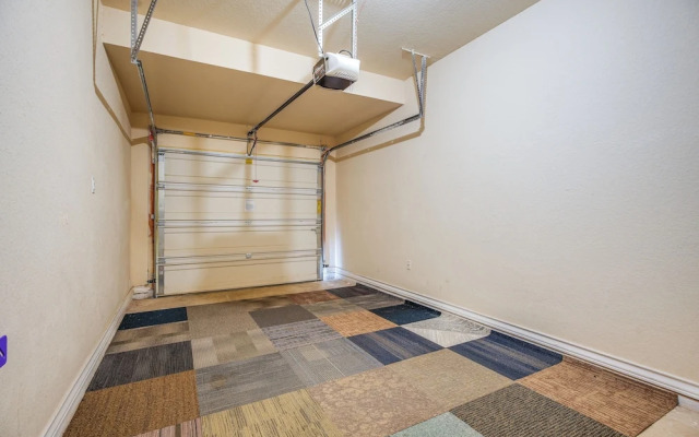 San Antonio Townhome ~ 2 Mi to Aquarium!