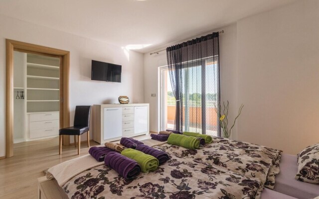 Beautiful Home in Pula With Sauna, Wifi and 5 Bedrooms