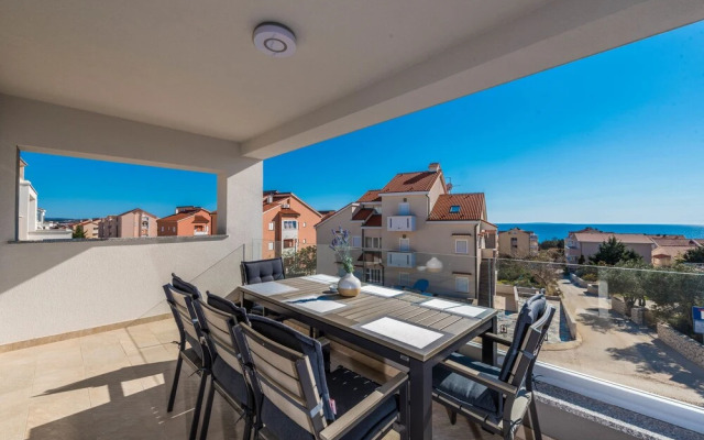 Apartments with Pool Villa Zora